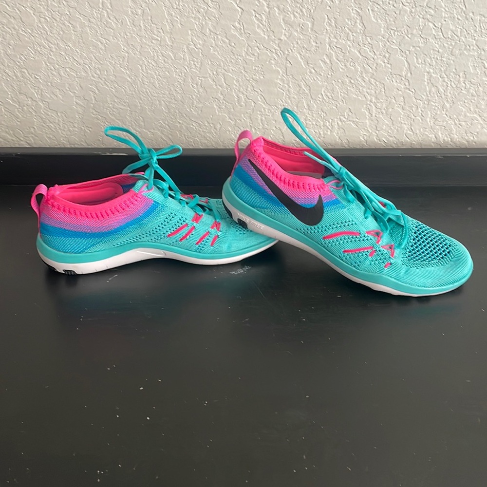 NWOB Women’s Nike Free Runs Focus Flyknit - Picture 1 of 4